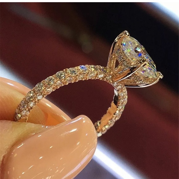 Jewelry - Gorgeous RoseGold Women RingRound Cut WhitSapphire